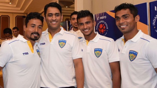 Indian skipper MS Dhoni with Chennaiyin FC players (from left) Abhijit Mondal,  Jayesh Rane and Shilton Paul. Image Credit: ISL