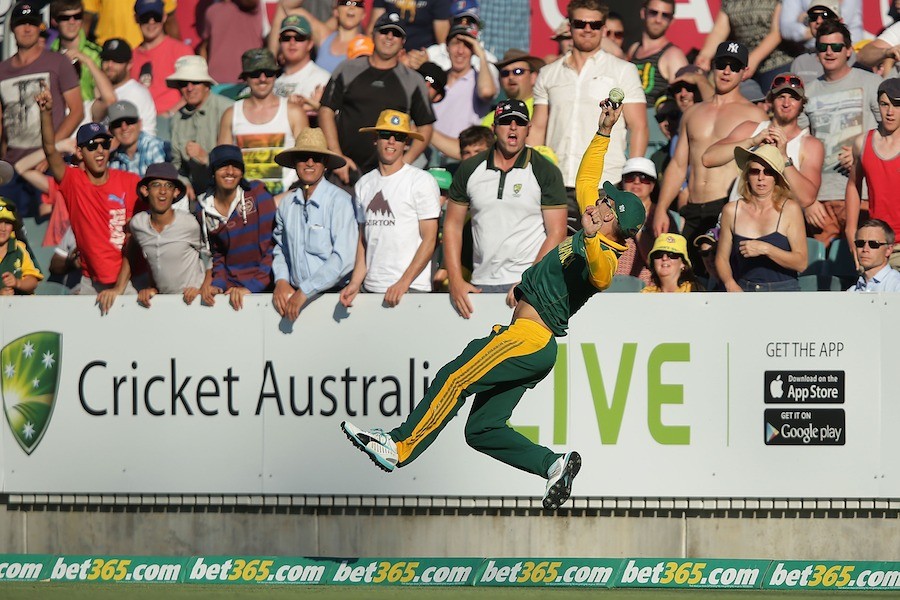 Faf du Plessis stunning fielding efforts against Australia [VIDEO + PHOTOS]