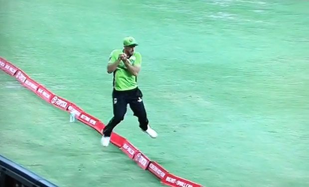 Watch Josh Lalor controversial catch in Big Bash League [VIDEO]