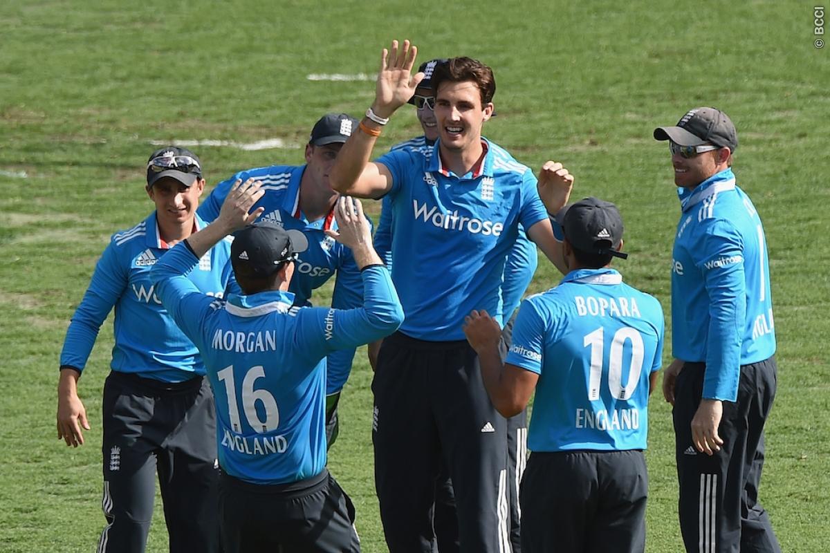 Steven Finns bowls England to thumping win over spineless India