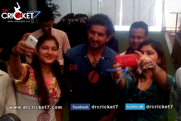 Fans clicking selfies with India pacer Mohit Sharma during an event at SportsFit gym in Lucknow.