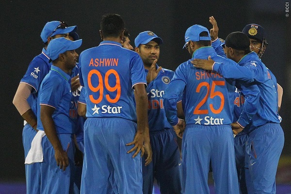 India celebrate the wicket of Hashim Amla of South Africa during the 2nd T20.