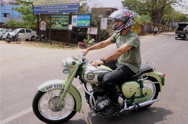 Watch MS Dhoni riding his bike in Ranchi [VIDEO]