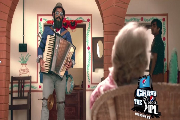 Crash the Pepsi IPL: Skipper MS Dhoni crashes the #CrashThePepsiIPL ad