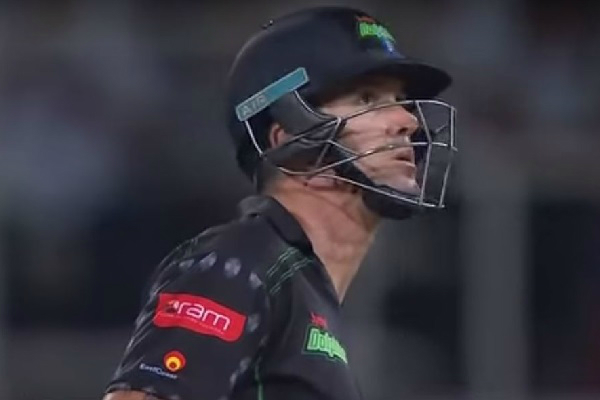 Kevin Pietersen Plays MS Dhoni Helicopter Shot in Ram Slam T20 [VIDEO]