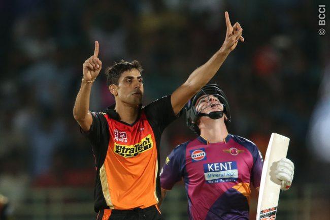 Pacer Ashish Nehra to Undergo Surgery in Right Knee in London