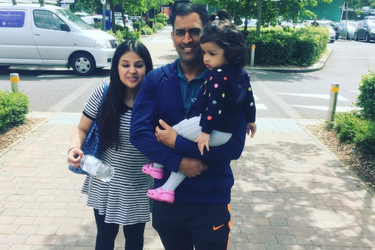 Watch Cute Ziva Playing Piano for Sakshi and MS Dhoni