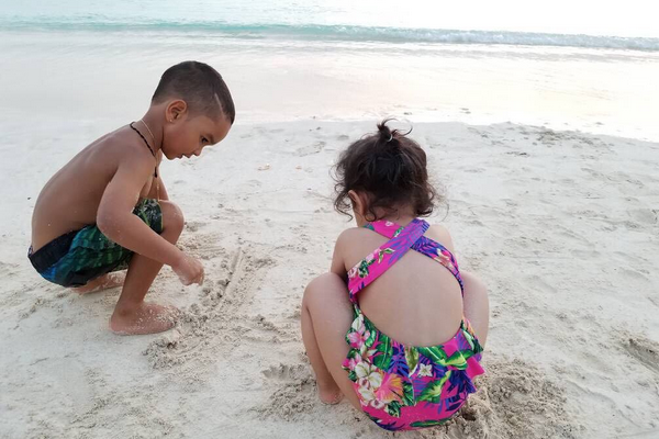 Watch Ziva Dhoni and Jr Dhawan Playing on the Beach