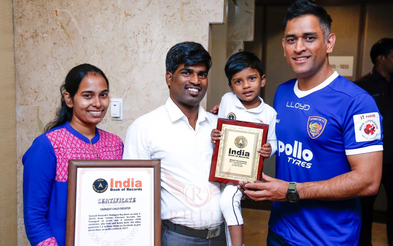 MS Dhoni Meets the Wonder Kid, 2 Year Old Sanush Suryadev- The Youngest Child Cricketer, Appreciates his Cricket Skills